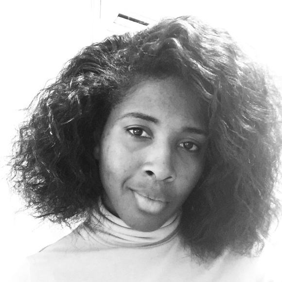 Meet your Posher, Laura - Picture 1 of 1